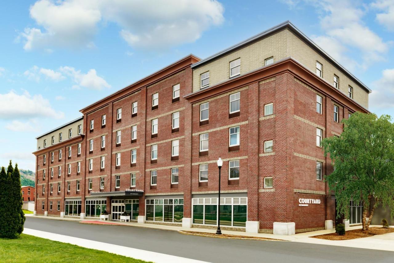 Courtyard Keene Downtown Exterior photo